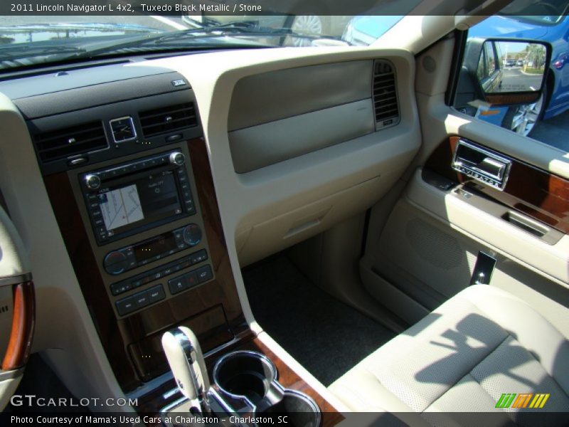 Tuxedo Black Metallic / Stone 2011 Lincoln Navigator L 4x2