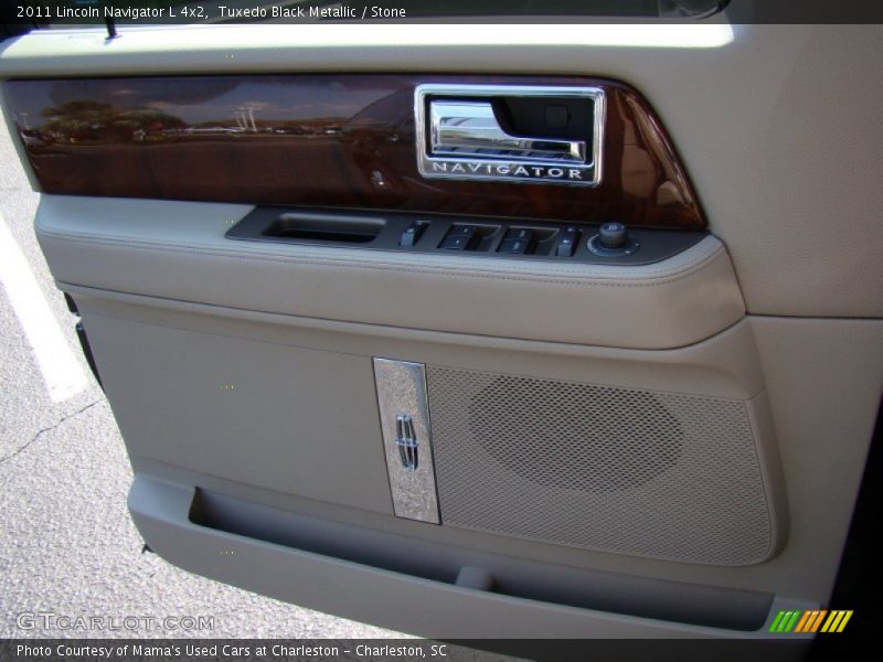 Tuxedo Black Metallic / Stone 2011 Lincoln Navigator L 4x2