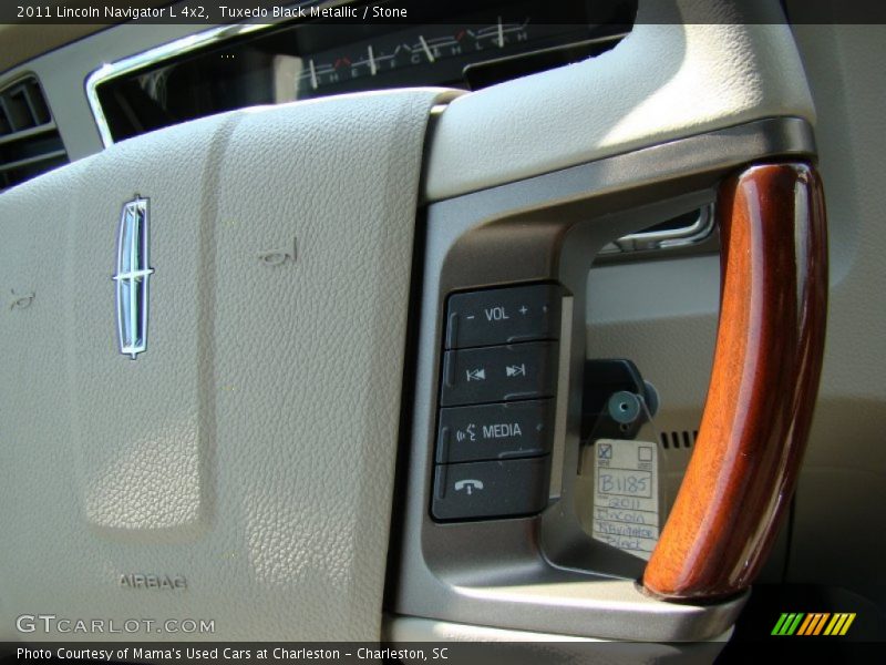 Tuxedo Black Metallic / Stone 2011 Lincoln Navigator L 4x2
