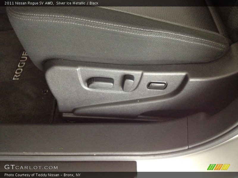 Silver Ice Metallic / Black 2011 Nissan Rogue SV AWD