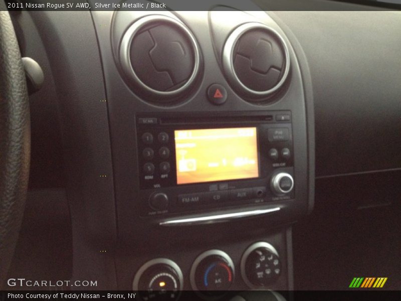Silver Ice Metallic / Black 2011 Nissan Rogue SV AWD