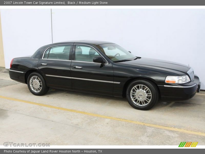 Black / Medium Light Stone 2007 Lincoln Town Car Signature Limited