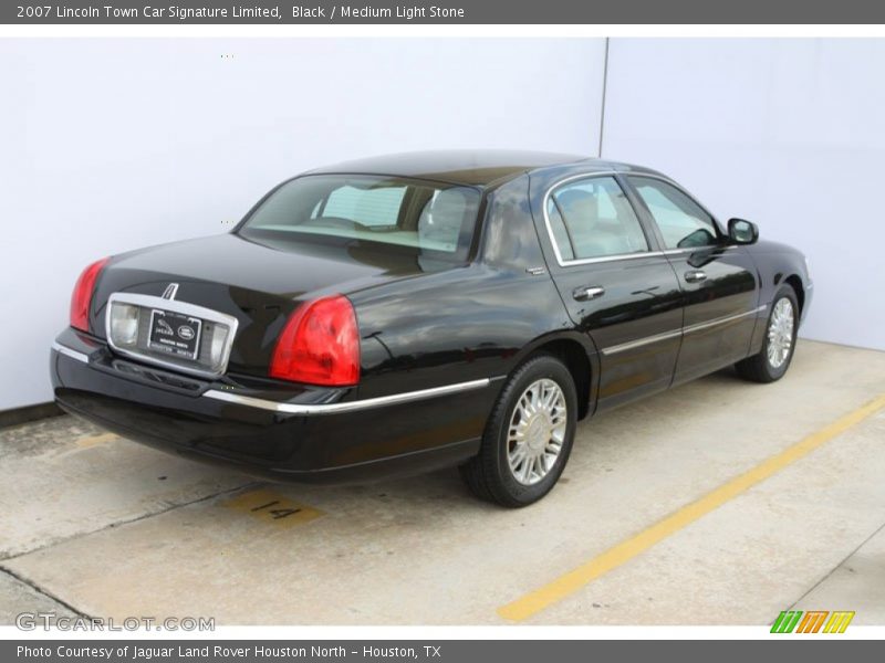 Black / Medium Light Stone 2007 Lincoln Town Car Signature Limited