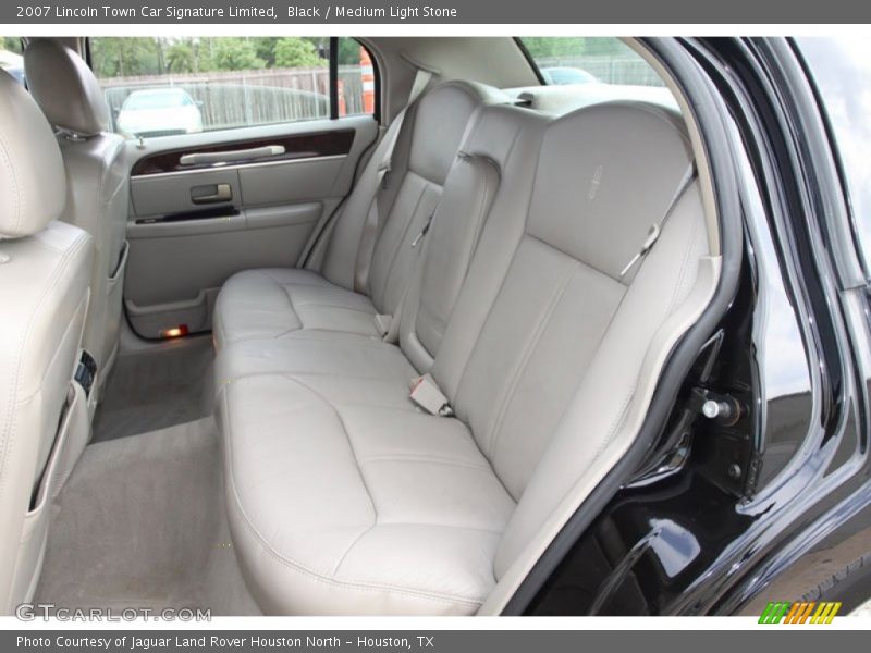 Black / Medium Light Stone 2007 Lincoln Town Car Signature Limited