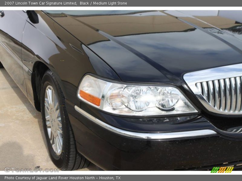 Black / Medium Light Stone 2007 Lincoln Town Car Signature Limited