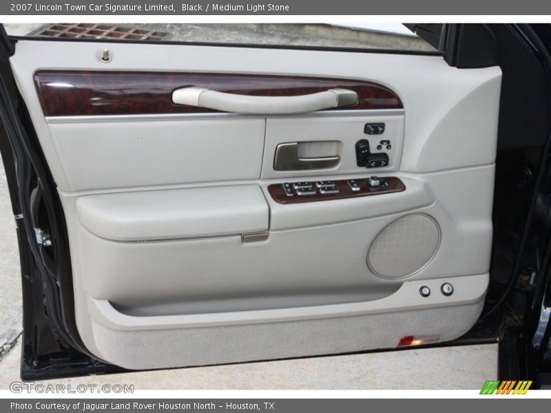 Black / Medium Light Stone 2007 Lincoln Town Car Signature Limited