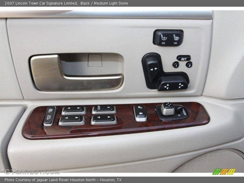 Black / Medium Light Stone 2007 Lincoln Town Car Signature Limited