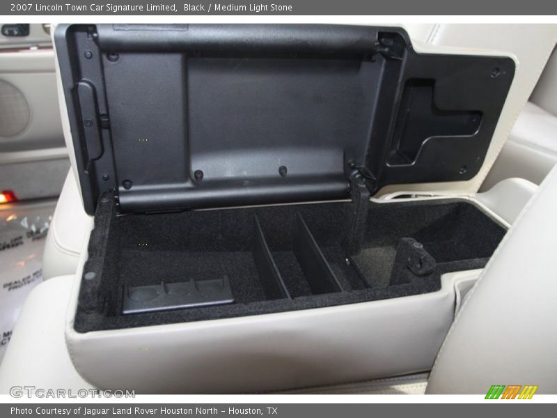 Black / Medium Light Stone 2007 Lincoln Town Car Signature Limited