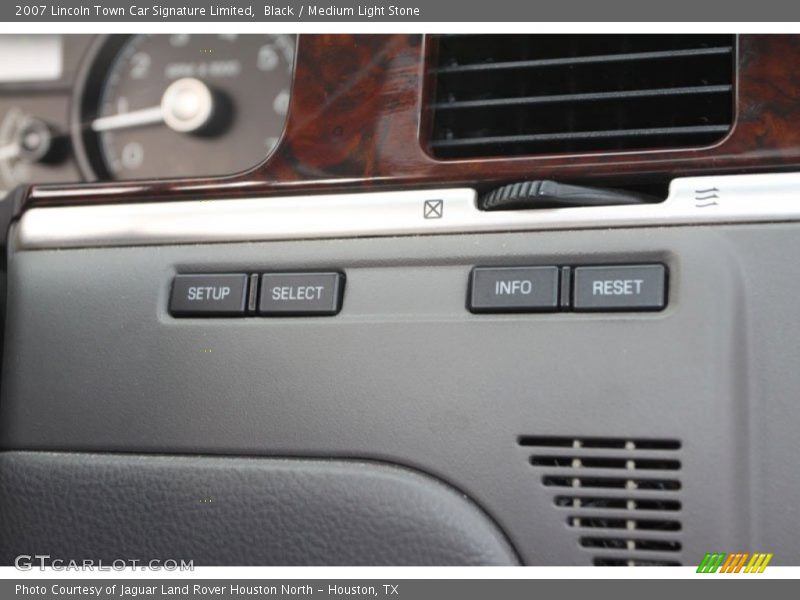 Black / Medium Light Stone 2007 Lincoln Town Car Signature Limited