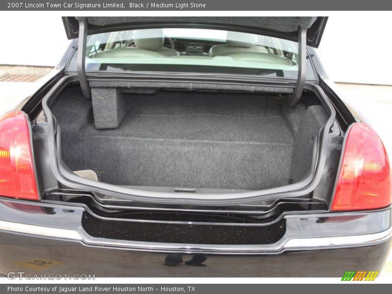 Black / Medium Light Stone 2007 Lincoln Town Car Signature Limited