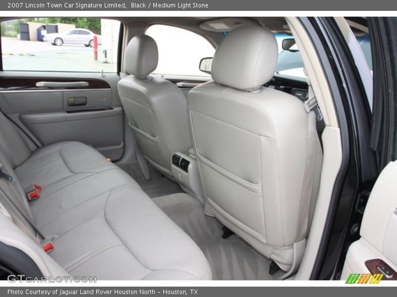 Black / Medium Light Stone 2007 Lincoln Town Car Signature Limited