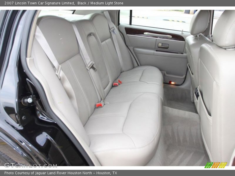 Black / Medium Light Stone 2007 Lincoln Town Car Signature Limited
