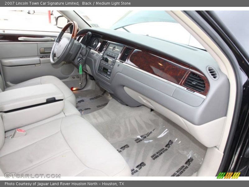 Black / Medium Light Stone 2007 Lincoln Town Car Signature Limited