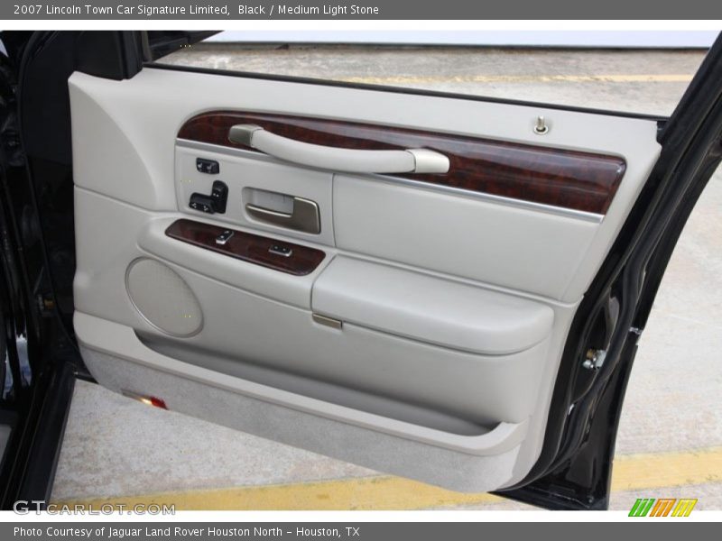 Black / Medium Light Stone 2007 Lincoln Town Car Signature Limited