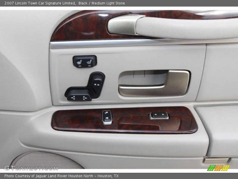 Black / Medium Light Stone 2007 Lincoln Town Car Signature Limited
