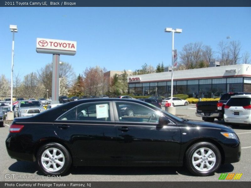 Black / Bisque 2011 Toyota Camry LE