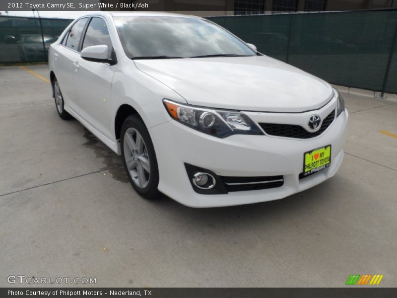 Super White / Black/Ash 2012 Toyota Camry SE