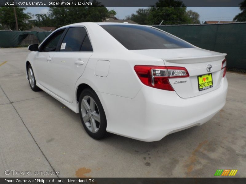 Super White / Black/Ash 2012 Toyota Camry SE