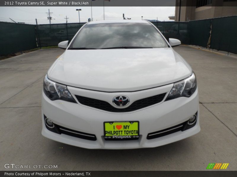 Super White / Black/Ash 2012 Toyota Camry SE