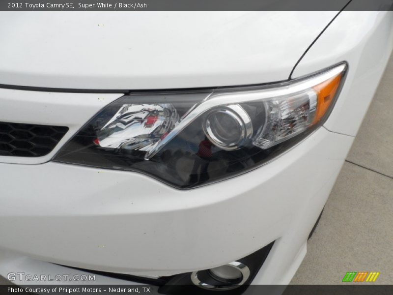 Super White / Black/Ash 2012 Toyota Camry SE