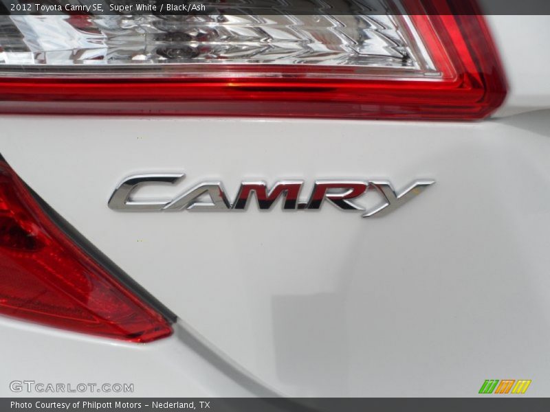 Super White / Black/Ash 2012 Toyota Camry SE