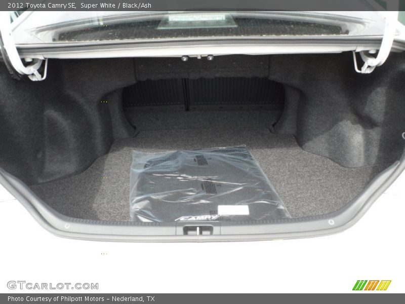 Super White / Black/Ash 2012 Toyota Camry SE