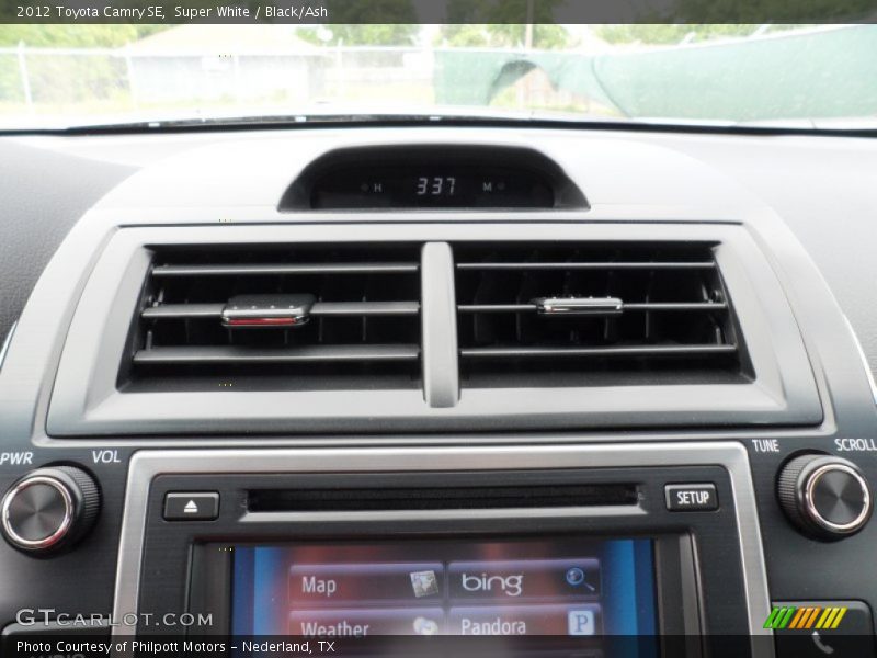 Super White / Black/Ash 2012 Toyota Camry SE