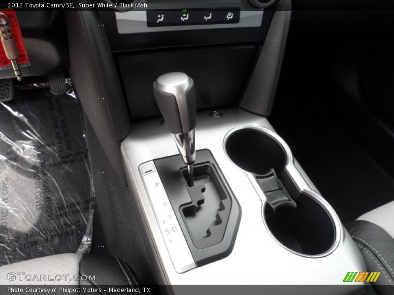 Super White / Black/Ash 2012 Toyota Camry SE