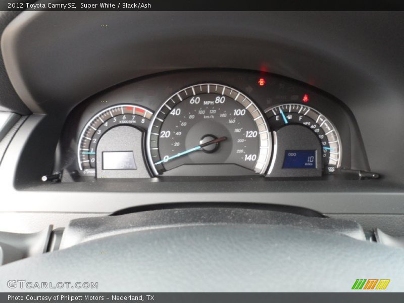 Super White / Black/Ash 2012 Toyota Camry SE