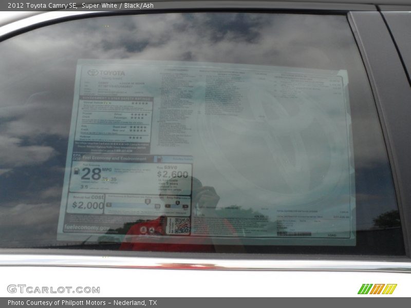 Super White / Black/Ash 2012 Toyota Camry SE