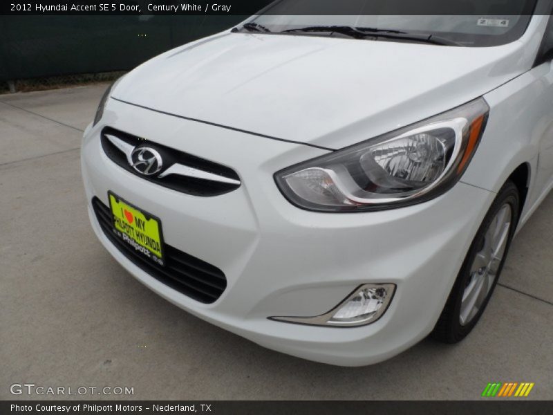 Century White / Gray 2012 Hyundai Accent SE 5 Door