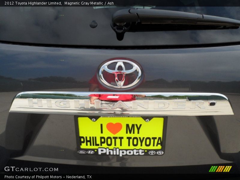 Magnetic Gray Metallic / Ash 2012 Toyota Highlander Limited