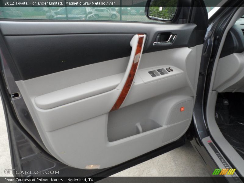 Magnetic Gray Metallic / Ash 2012 Toyota Highlander Limited