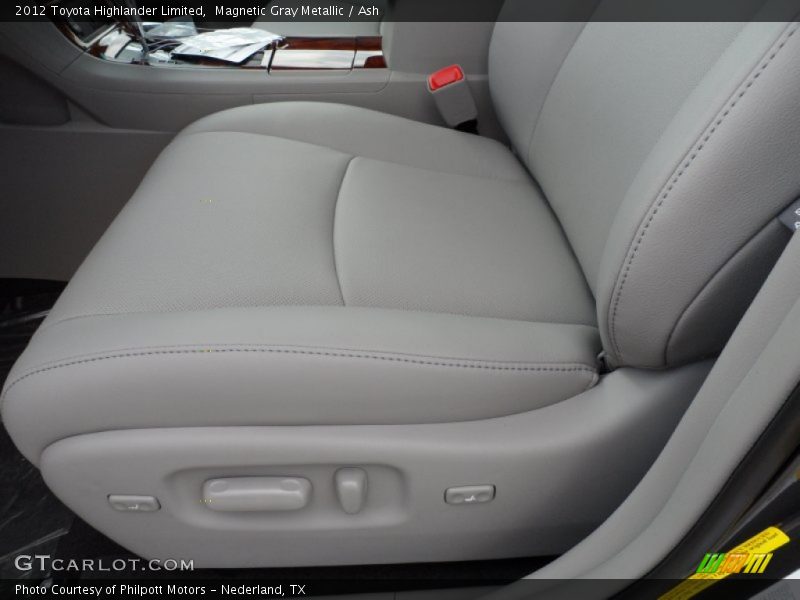 Magnetic Gray Metallic / Ash 2012 Toyota Highlander Limited