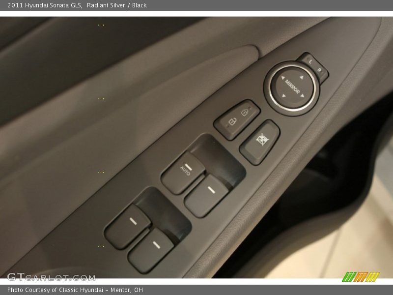 Radiant Silver / Black 2011 Hyundai Sonata GLS
