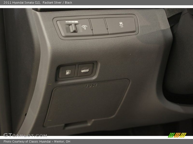 Radiant Silver / Black 2011 Hyundai Sonata GLS