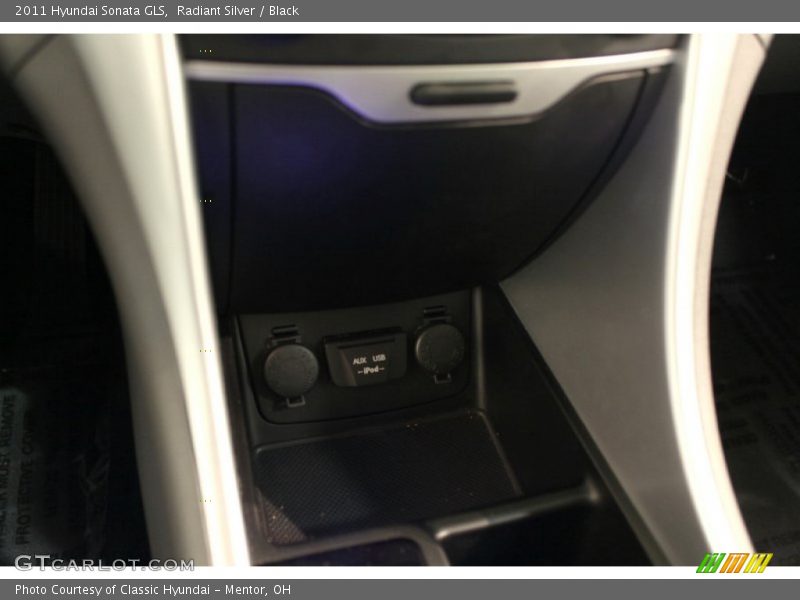 Radiant Silver / Black 2011 Hyundai Sonata GLS