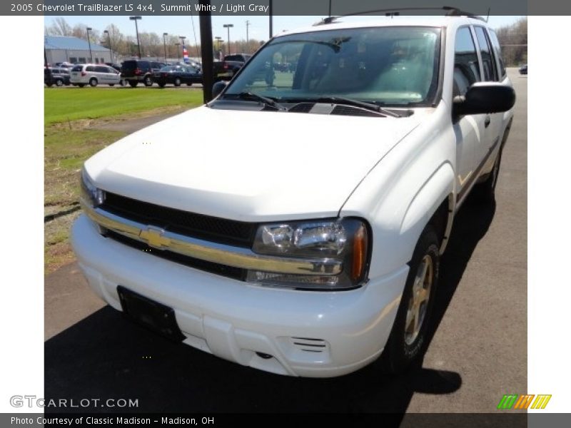 Summit White / Light Gray 2005 Chevrolet TrailBlazer LS 4x4