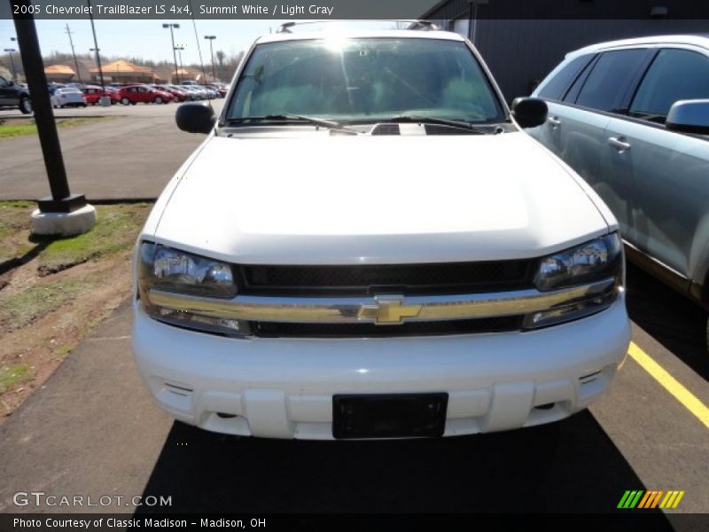 Summit White / Light Gray 2005 Chevrolet TrailBlazer LS 4x4