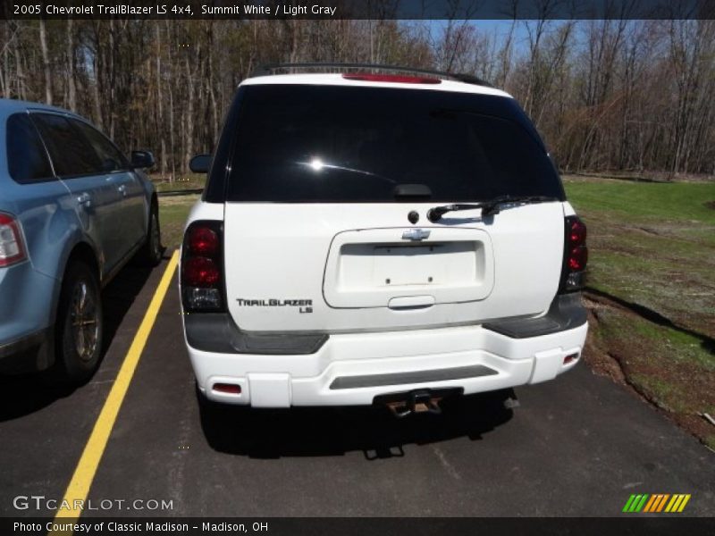Summit White / Light Gray 2005 Chevrolet TrailBlazer LS 4x4