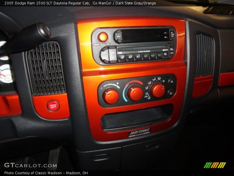 Controls of 2005 Ram 1500 SLT Daytona Regular Cab