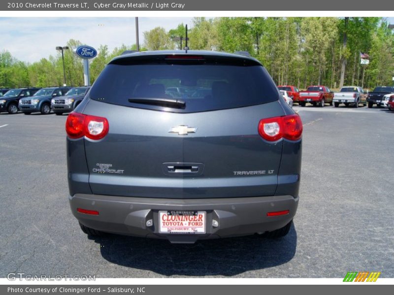 Cyber Gray Metallic / Light Gray 2010 Chevrolet Traverse LT