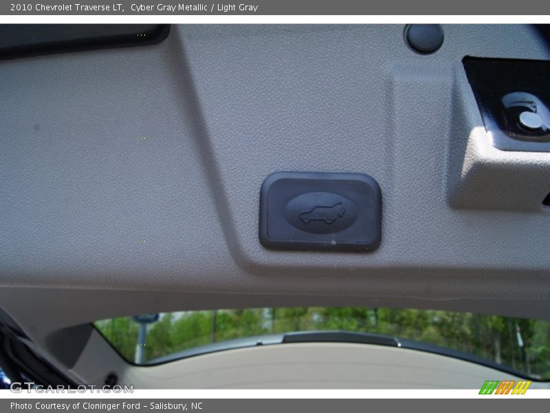 Cyber Gray Metallic / Light Gray 2010 Chevrolet Traverse LT
