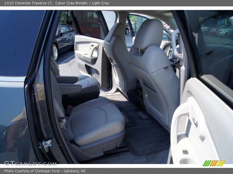 Cyber Gray Metallic / Light Gray 2010 Chevrolet Traverse LT