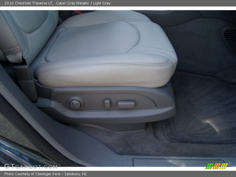 Cyber Gray Metallic / Light Gray 2010 Chevrolet Traverse LT