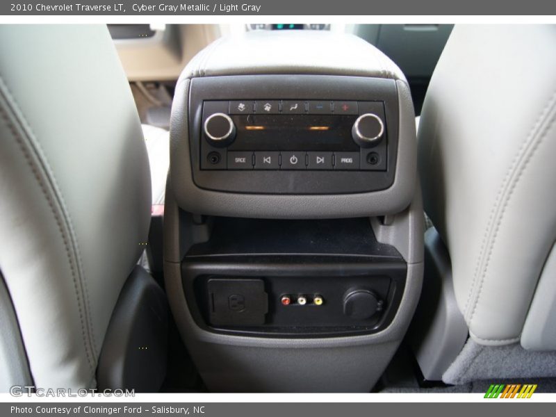 Cyber Gray Metallic / Light Gray 2010 Chevrolet Traverse LT