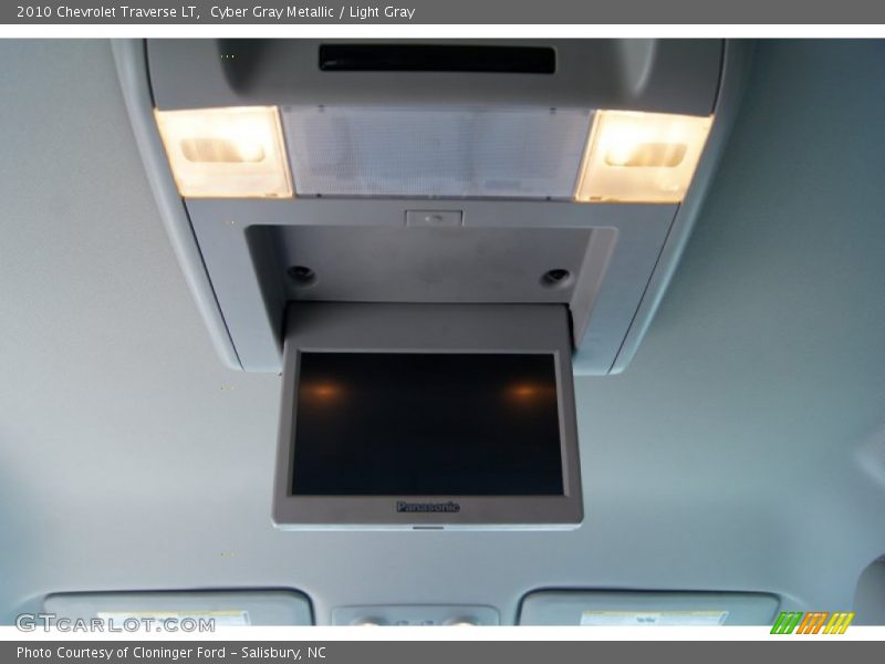 Cyber Gray Metallic / Light Gray 2010 Chevrolet Traverse LT