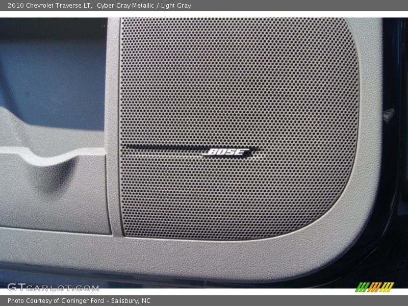 Cyber Gray Metallic / Light Gray 2010 Chevrolet Traverse LT