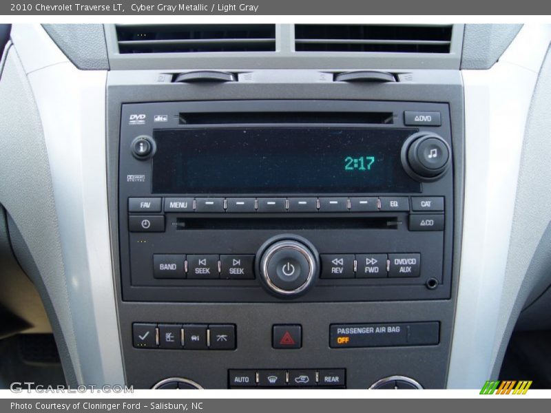 Cyber Gray Metallic / Light Gray 2010 Chevrolet Traverse LT