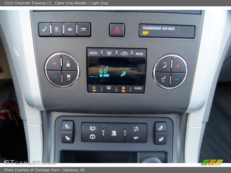 Cyber Gray Metallic / Light Gray 2010 Chevrolet Traverse LT